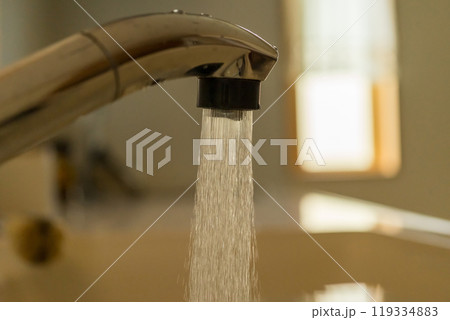 キッチン水栓から出る水道水 キッチン水栓から出る水道水 119334883