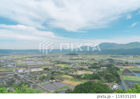 【熊本県阿蘇】そらふねの桟橋と青空 119335205