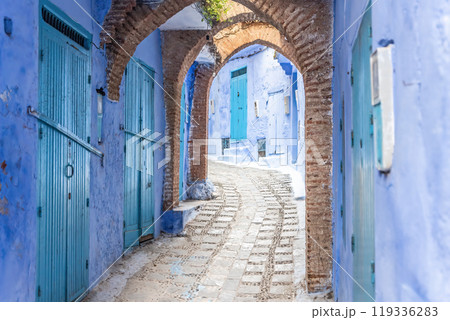 Archway in a empty  street . Chefchaouen.  Morocco. 119336283