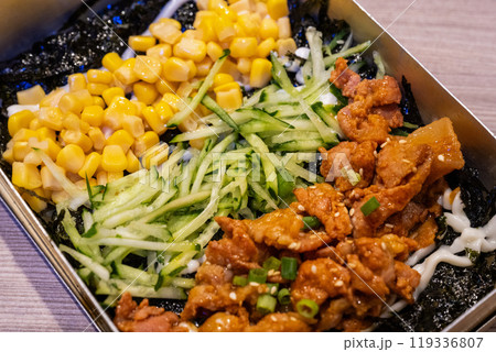 お弁当 おべんとう 飲み物 119336807