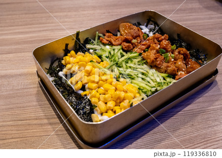 お弁当 おべんとう 飲み物 119336810