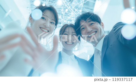 笑顔で繋がるデジタル時代のチームワーク 119337117