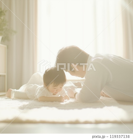 温かい陽光が溢れるリビングで遊ぶ親子 119337138