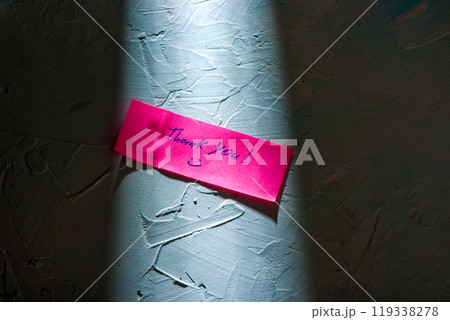 Sticky note with a thank you message on textured background. 119338278