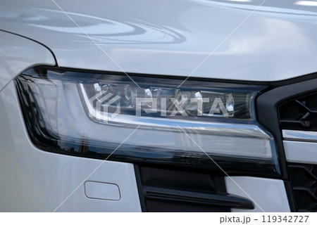 車のヘッドライト 119342727