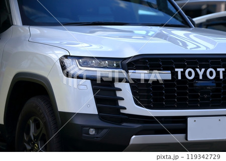 車のヘッドライト 119342729