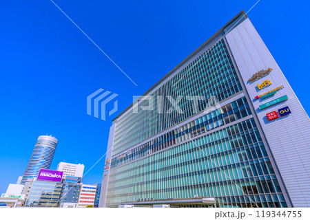 日本の横浜都市景観 未来へ…澄み渡る青空。新横浜駅などを望む…新たな希望の時代へ…＝15日 119344755