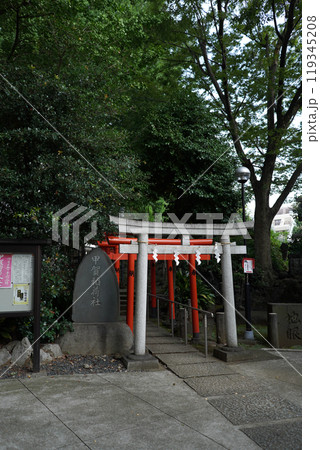 日本の東京、渋谷にある鳩森八幡神社 日本の東京、渋谷にある鳩森八幡神社 119345208