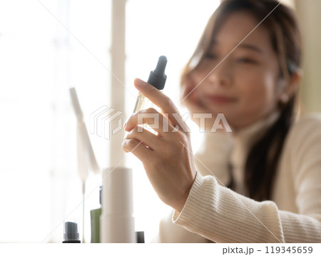 きれいな女性（美容イメージ） 119345659