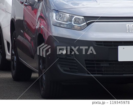 輸入車イメージ　フィアット ドブロ3代目のフロントマスク 119345978