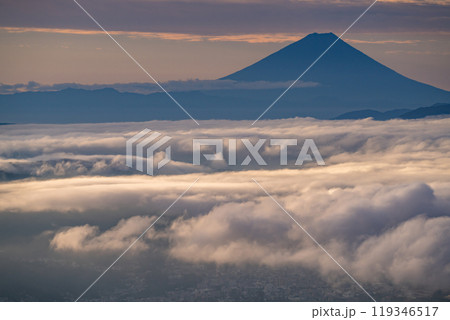 《長野県》富士山と大雲海の夜明け・秋の高ボッチ高原 119346517