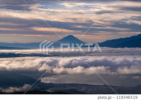 《長野県》富士山と大雲海の夜明け・秋の高ボッチ高原 119346519