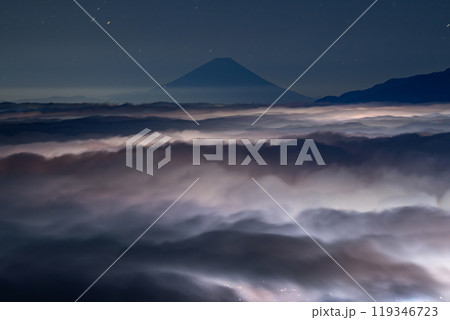 《長野県》富士山と大雲海・秋の高ボッチ高原 119346723
