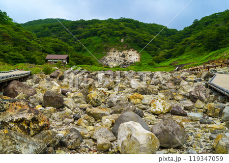 荒涼とした地、殺生石　栃木県那須町 119347059