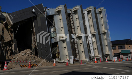 能登地震　倒壊したビル 119347187
