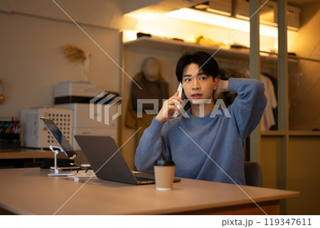 男性ポートレート 屋内撮影 男性ポートレート 屋内撮影 119347611