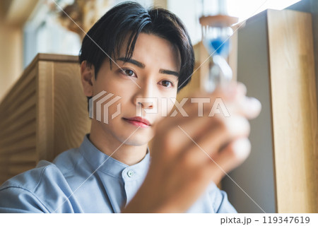男性ポートレート 屋内撮影 男性ポートレート 屋内撮影 119347619