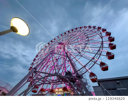 夕方の観覧車。刈谷ハイウェイオアシス 夕方の観覧車。刈谷ハイウェイオアシス 119348820