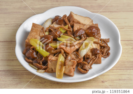 ナメコと厚揚げのバター焼き 119351864