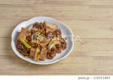 ナメコと厚揚げのバター焼き 119351865