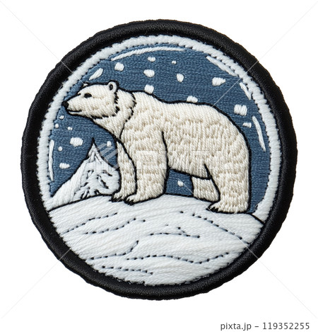 雪景色の中を歩くシロクマデザインの刺繍ワッペン 119352255