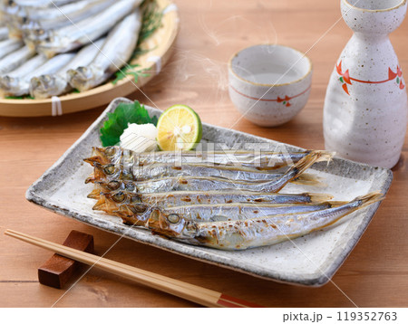 焼きたてのししゃも ( 子持ちししゃも ) 焼きたてのししゃも ( 子持ちししゃも ) 119352763