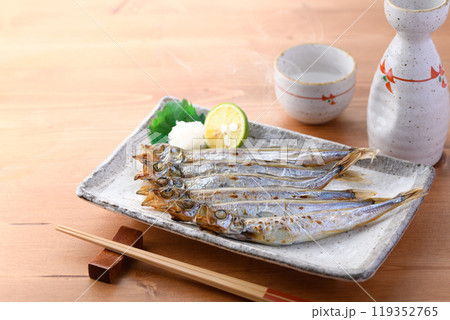 焼きたてのししゃも ( 子持ちししゃも ) 焼きたてのししゃも ( 子持ちししゃも ) 119352765