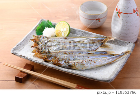 焼きたてのししゃも ( 子持ちししゃも ) 焼きたてのししゃも ( 子持ちししゃも ) 119352766