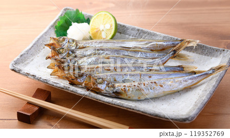 焼きたてのししゃも ( 子持ちししゃも ) 焼きたてのししゃも ( 子持ちししゃも ) 119352769