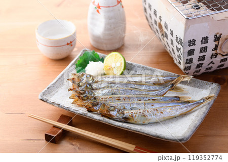 焼きたてのししゃも ( 子持ちししゃも ) 焼きたてのししゃも ( 子持ちししゃも ) 119352774