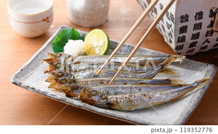 焼きたてのししゃも ( 子持ちししゃも ) 焼きたてのししゃも ( 子持ちししゃも ) 119352776