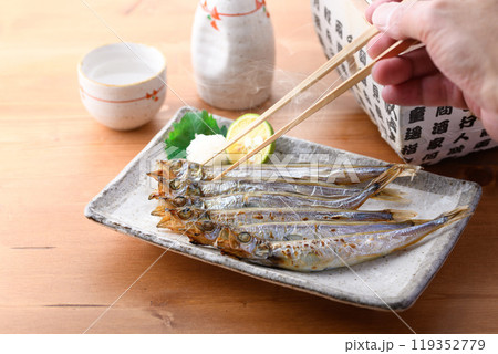 焼きたてのししゃも ( 子持ちししゃも ) 焼きたてのししゃも ( 子持ちししゃも ) 119352779
