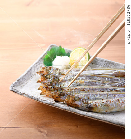 焼きたてのししゃも ( 子持ちししゃも ) 焼きたてのししゃも ( 子持ちししゃも ) 119352786