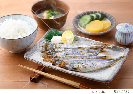 焼きたてのししゃも ( 子持ちししゃも ) 焼きたてのししゃも ( 子持ちししゃも ) 119352787