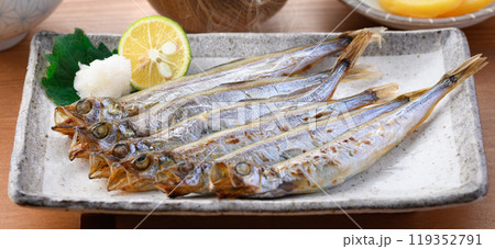 焼きたてのししゃも （ 子持ちししゃも ） 119352791