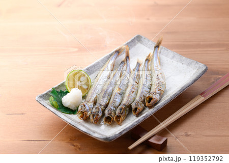 焼きたてのししゃも （ 子持ちししゃも ） 119352792