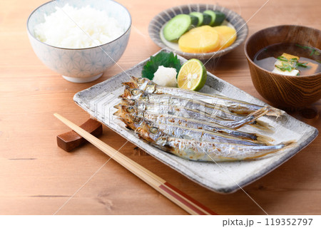 焼きたてのししゃも ( 子持ちししゃも ) 焼きたてのししゃも ( 子持ちししゃも ) 119352797