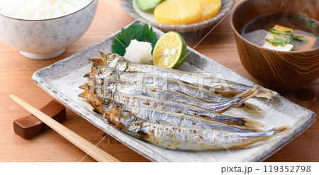 焼きたてのししゃも ( 子持ちししゃも ) 焼きたてのししゃも ( 子持ちししゃも ) 119352798