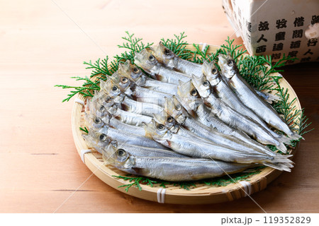 笊にのせたししゃも 笊にのせたししゃも 119352829