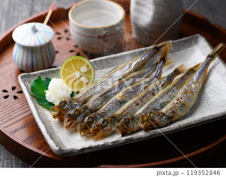 焼きたてのししゃも （ 子持ちししゃも ） 119352846