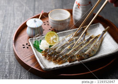 焼きたてのししゃも ( 子持ちししゃも ) 焼きたてのししゃも ( 子持ちししゃも ) 119352847