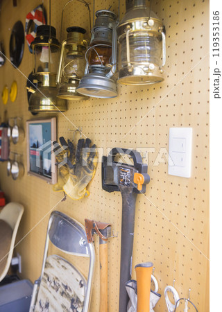 ガレージにお洒落に収納したキャンプギア 119353186