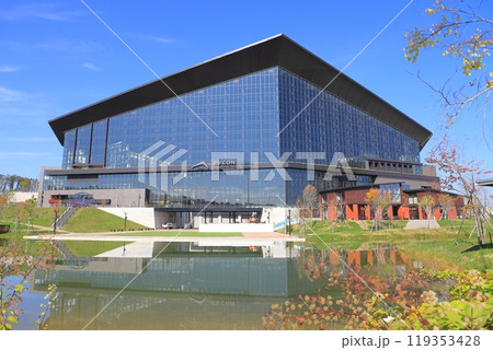 エスコンフィールドHOKKAIDO(池方からの外観) エスコンフィールドHOKKAIDO(池方からの外観) 119353428