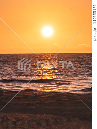 日本海の夕日 119355176