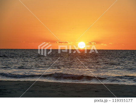 日本海の夕日 119355177