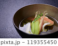 和食のお椀に入ったお吸い物 119355450