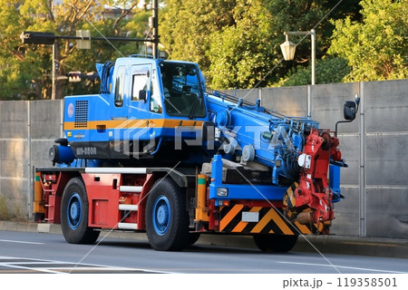 ラフテレーンクレーン(自走式クレーン) ラフテレーンクレーン(自走式クレーン) 119358501