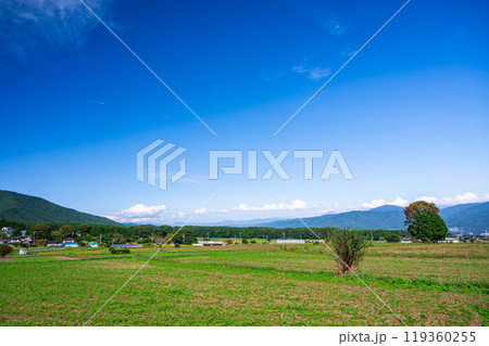 のどかな田園風景が広がる箕輪町 119360255