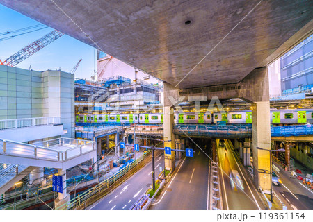 日本の東京都市景観 さよなら渋谷駅西口…。パネルで覆われている駅ビル(左)や山手線などを望む=14日 日本の東京都市景観 さよなら渋谷駅西口…。パネルで覆われている駅ビル(左)や山手線などを望む=14日 119361154
