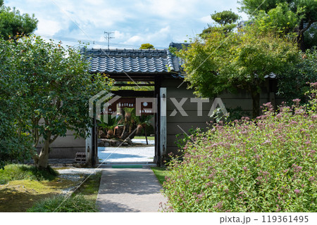 豪邸　伊藤伝衛門邸の夏の庭園　（福岡県） 119361495